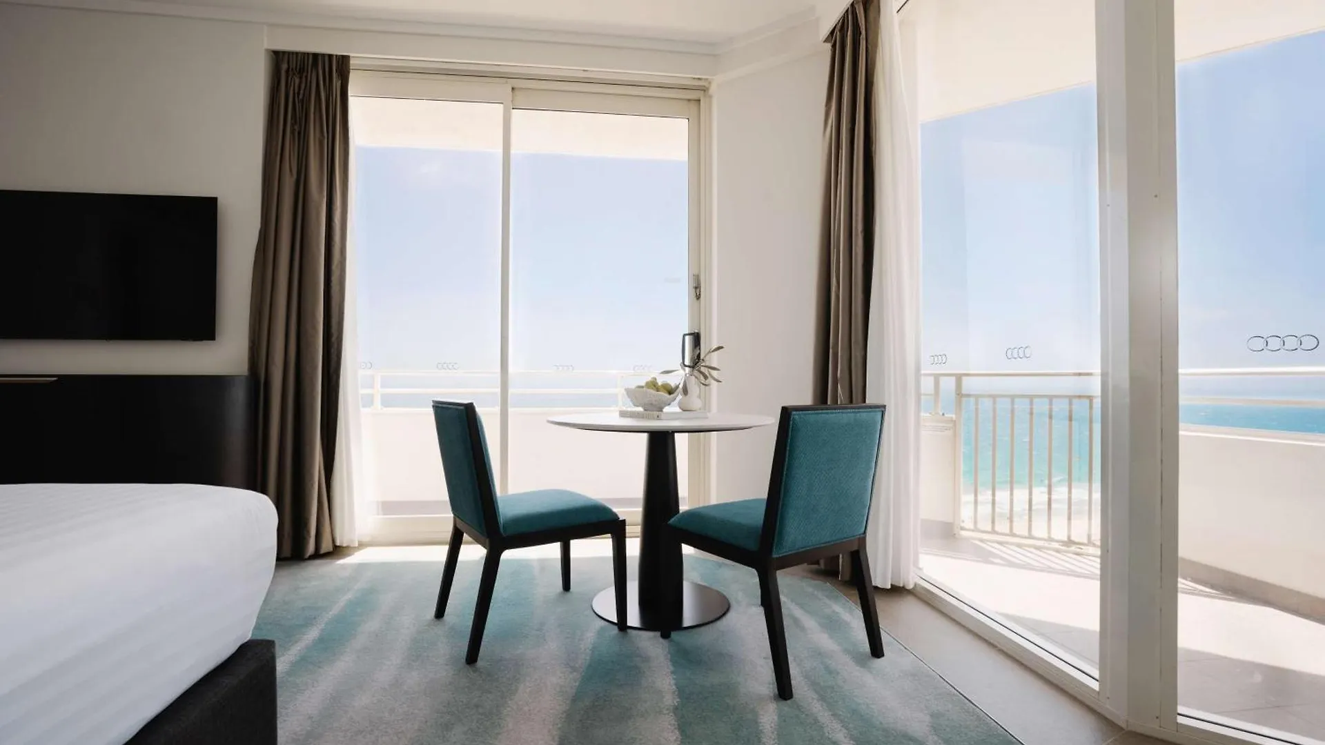 Rendezvous Hotel Perth Scarborough 4*,