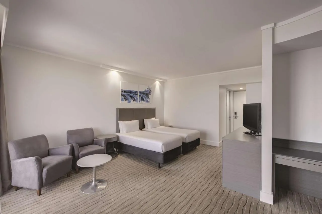 Rendezvous Hotel Perth Scarborough 4*,