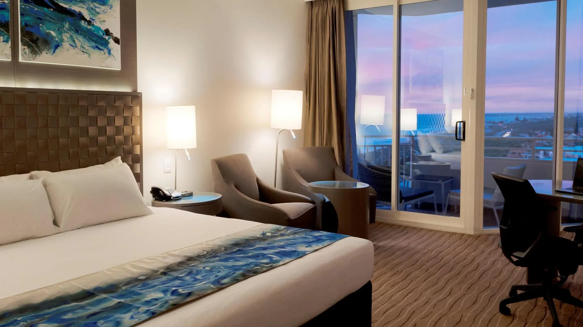 Rendezvous Hotel Perth Scarborough 4*,